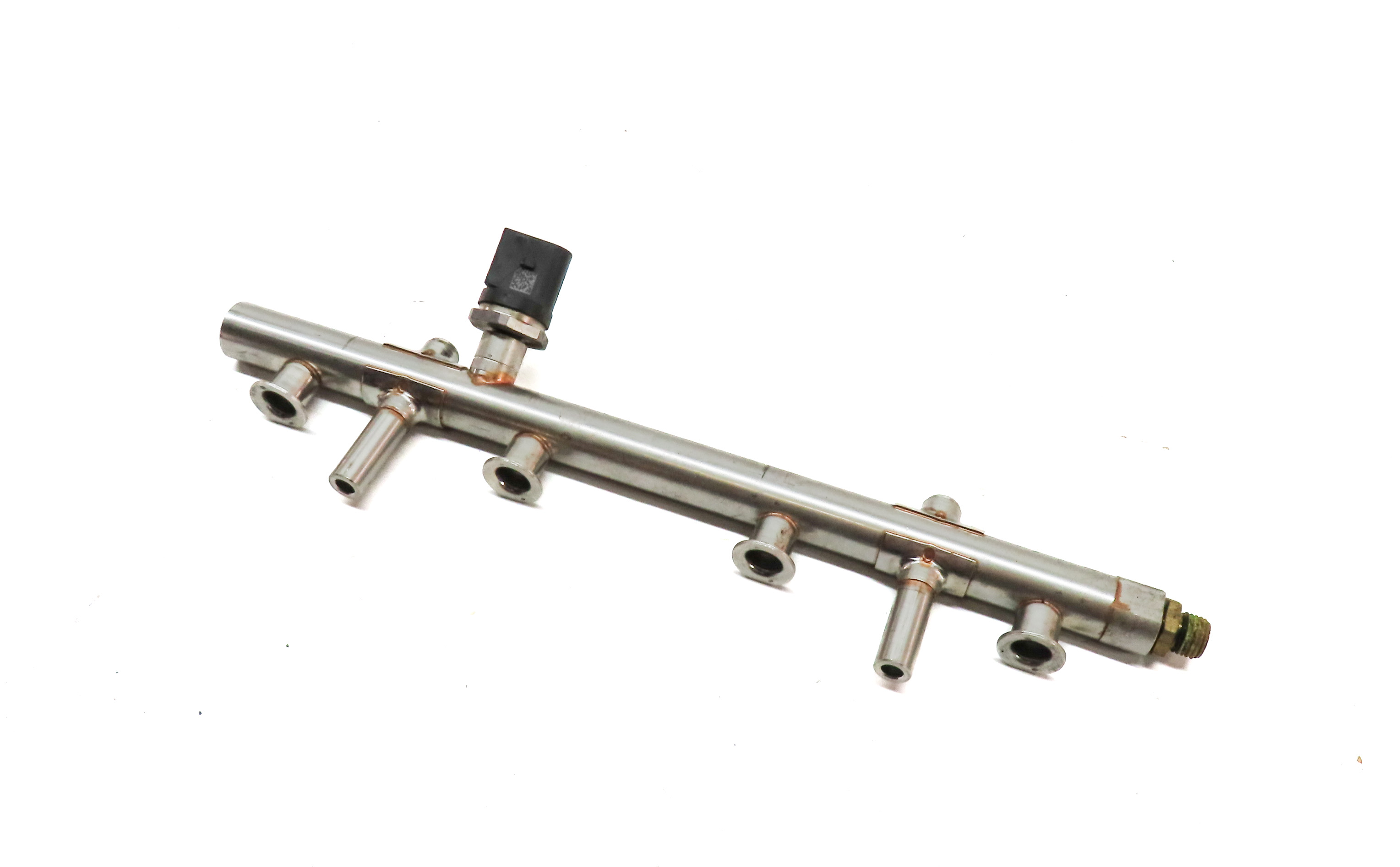 2017 AUDI A4 (B9 8W) 2.0L CYMC ENGINE FUEL RAIL FUEL INJECTION INJECTOR RAIL — exact item pictured